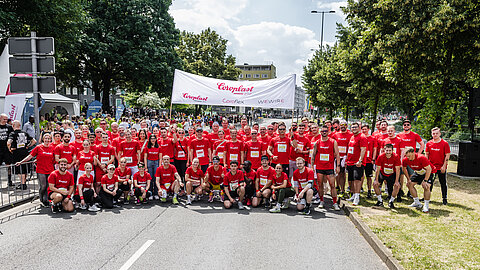 Gruppenfoto der Teilnehmenden am Schwebebahnlauf