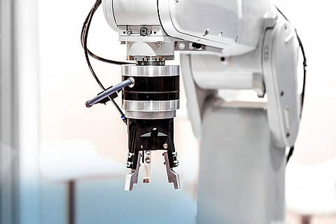 Robot gripper arm with cable