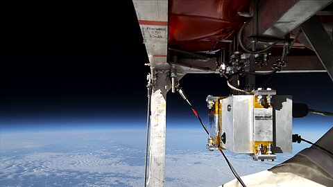  Blick aus der Gondel des Ballonsystems auf die Erde