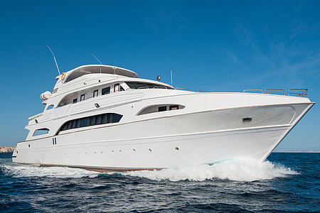 Yacht equipped with DNV-certified high-voltage cables for extreme maritime conditions