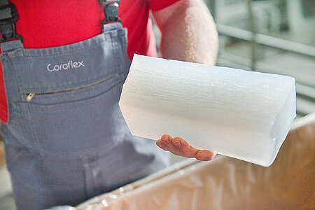 Employees with bio-based, food-free raw material