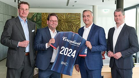 Representatives of Coroplast Tape and the Bergischer Handball Club 06 present the jersey featuring Coroplast Tape’s logo