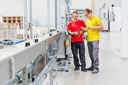 Two Coroflex employees in PCB and talc-free production